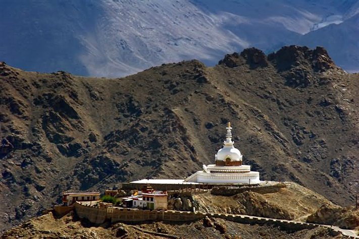 du-lịch-ấn-độ-Shanti-Stupa-In-Leh-Ladakh-711